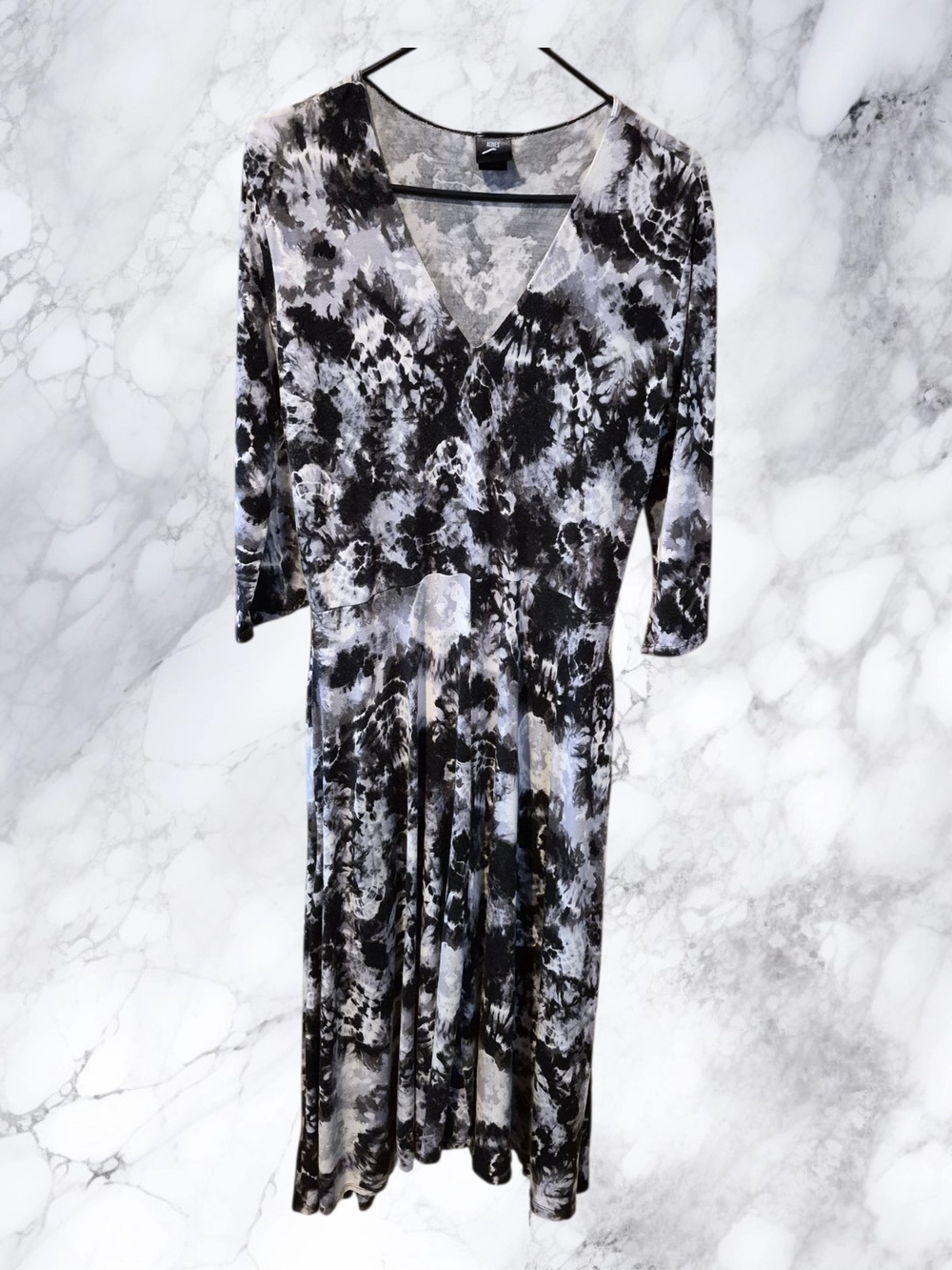 Agnes & Dora Black and White Floral V-Neck Midi Dress